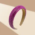 Detailweergave van de fuchsia gewatteerde haarband met glinsterende strass-steentjes - Gradiënt Volledig Strass Gevoerde Haarband / Breedte 3cm / rozenroze