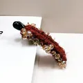 Elegante pinza de pelo tipo banana tejida en marrón rojizo con cristales en caja blanca - Caramelo