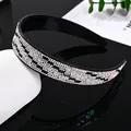 Diadema brillante de strass con patrón geométrico ondulado y dientes internos antideslizantes - Estilo Vidrio Negro Strass AB Blanco