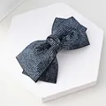 Pasador de pelo con diamantes de imitación gris azulado en un soporte blanco geométrico - 12cm Grande Oblicuo Strass Marino