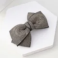 Pasador de pelo con lazo y diamantes grises sobre bloque geométrico blanco - 12cm Grande Oblicuo Strass Gris Transparente