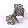 Detalle de pinza para el pelo con lazo de strass gris e incrustaciones de espejo geométricas - Lazo Triángulo Vidrio Gris y Transparente