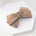 Elegante pinza de pelo con lazo de diamantes oro champán sobre soporte de mármol - 12cm Grande Oblicuo Strass Champaña