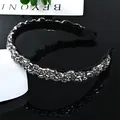 Diadema de estilo francés con brillantes diamantes de imitación sobre base negra - Estilo plisado estrecho / Cristal de vidrio gris