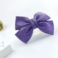 Detalle de un pasador para el pelo con lazo de pedrería púrpura y brillo de cristal - Cruz 9.5cm Azul Pervinca