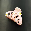 Pinza de pelo rosa con estampado de margaritas amarillas en resina de estilo coreano - Rosa Claro