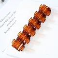 Mini pinza para el cabello de resina ámbar con acabado translúcido brillante y diseño - Café Brillante