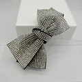 Pasador de pelo con lazo de cristal brillante, base negra y pedrería checa fina - Cruz Mediana Degradado Blanco Puro