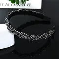 Diadema plisada negra con cristales de colores y diamantes sobre tela de satén - Estilo plisado estrecho / Cristal de vidrio negro