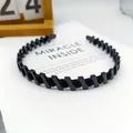 Diadema negra elegante con diseño de ondas y textura de tela estilo lujo minimalista - Gran H Geométrica Brillante / Negro