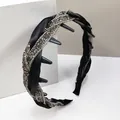 Eleganter schwarzer Stoffhaarreif mit Kristallbesatz und integrierten Haarklemmen - Schwarzer geflochtener Strass-Haarreif
