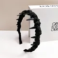 Cerchietto chic in tessuto nero con borchie punk per un look di capelli gotico alla moda - Stile Punte Plissettato Tinta Unita
