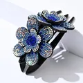 Pinza para el pelo con diseño floral azul degradado y cristales brillantes - Borde Redondo Doble Flor (0415-1) / Diamante Azul