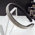 Cerchietto nero classico con strass d'argento scintillanti in uno stile di lusso - Strass Bianchi