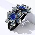 Pinza para el pelo con flores de cristal azul marino y strass sobre base negra - Flor de Bauhinia (0415-1) / Diamante Azul