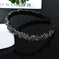 Diadema vintage con cristales coloridos y un acabado de tela negra plisada - Estilo Vidrio Negro Fruncido