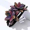 Pinza grande negra para el pelo con motivos florales y diamantes de colores - Borde Puntiagudo Doble Flor (0415-1) / Circonita de Colores