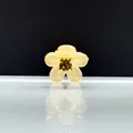 Mini pinza de pelo de flor amarilla con centro marrón oscuro y base de metal dorado - Amarillo Crema Con Strass