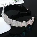 Diadema ancha negra de lujo con cristales iridiscentes y bordes plisados - Estilo Ancho Strass AB