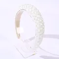 Serre-tête baroque large blanc orné de perles de cristal pour femmes élégantes - Blanc