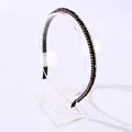 Elegante cerchietto a tre file con perle di cristallo nero e dettagli oro rosa - Nero e Champagne