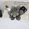 Pinza para el pelo negra con flor 3D adornada con brillantes cristales de strass AB - Estrás Blanco (19 Estrás Completo 6 Pétalos Borde Dentado)