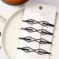 Set de cuatro pinzas para el cabello negras geométricas en forma de rombo en tarjeta - Horquilla de Alambre (Doble Rombo) / Paquete de 4 / Negro