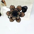 Pinza para el pelo floral con diamantes champán y base negra antideslizante - Gris Transparente Champaña (19 Estrás Completo 6 Pétalos Borde Dentado)