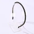 Diadema vintage francesa con cuentas de cristal negro y alambre dorado sobre base negra - Hilo de Oro Negro