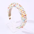 Diadema acolchada barroca con cuentas blancas y adornos de cristales de colores vibrantes - Multicolor