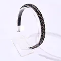Diadema barroca con cuentas de cristal negro y detalles dorados sobre una base negra - Champaña Y Azul Marino