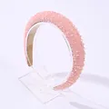 Diadema rosa hecha a mano con cuentas de vidrio brillantes y una estructura ancha acolchada - Rosa