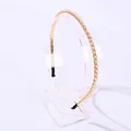 Elegante gouden metalen haarband met fonkelende kristallen en kettingontwerp - 0.6 Kristallen Ketting Haarrand / Wit