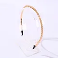 Elegante gouden haarband met roze kristallen kralen en comfortabele antislipuiteinden - 0.6 Kristallen Ketting Haarrand / Roze