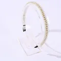 Elegante witte kralen hoofdband met gouden accenten en fonkelende drielaagse kristallen - Wit