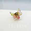 Mini-Schmetterlings-Haarklammer aus lichtdurchlässigem rosa-grünem Harz mit Goldfeder - Rosa und Grün