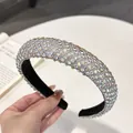 Diadema acolchada con brillantes cristales de colores y base gruesa para mujeres - Forma de V / Circonio AB