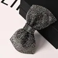 Pinza de lazo con cristales degradados plateados y base negra en caja de regalo - No.3 Strass Gris Carbón Fino