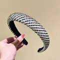 Cerchietto imbottito con cristalli neri e perle bianche dal design a righe retrò - Canna di fucile