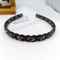Diadema de eslabones negros de moda con tela de leopardo y acabado de resina brillante - Cadena en Forma de 8 Satén Leopardo / Leopardo Blanco Amarillo Claro