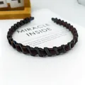 Diadema de tela tejida marrón oscuro con clips dentados negros integrados - Gran H Geométrica Satén / Café Oscuro