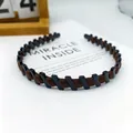 Diadema fina trenzada en tela marrón oscuro y negro de estilo minimalista chic - Gran H Geométrica Brillante / Café Oscuro