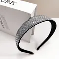 Luxuriöser breiter Haarreif mit funkelnden silbernen Strasssteinen im Gittermuster - High-End Großer Diamant Stirnband (Weiß)