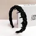 Eleganter schwarzer gewebter Haarreif mit glänzenden Perlen und großen Krallenclips - Geflochtener Haarkrallen Stil