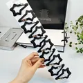 Détail de dix barrettes étoiles noires avec strass brillants sur carte de présentation - Style d'Accessoire Pentagramme Pince BB Enveloppée de Tissu