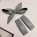Conjunto de pasador con lazo de diamantes de imitación plateados y horquillas chic - Lazo Puntiagudo Y Pinza Cuadrada