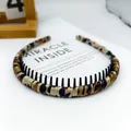 Diadema de moda con estampado de leopardo y dientes internos para sujeción segura - Tela de Leopardo Envuelto Dentado / Estampado de leopardo
