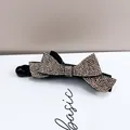 Détails d'une pince à cheveux banane élégante avec nœuds en strass champagne scintillants - Zirconia Champagne