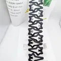 Gros plan de 10 pinces à cheveux en forme d'étoile en tissu sur carte de présentation - Style Pentagramme Noir Enveloppé de Tissu de Carte Longue