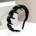 Dettaglio di cerchietto in tessuto nero con farfalle in strass e fermagli per capelli - Stile Farfalla Strass In Tessuto Con Denti Grandi